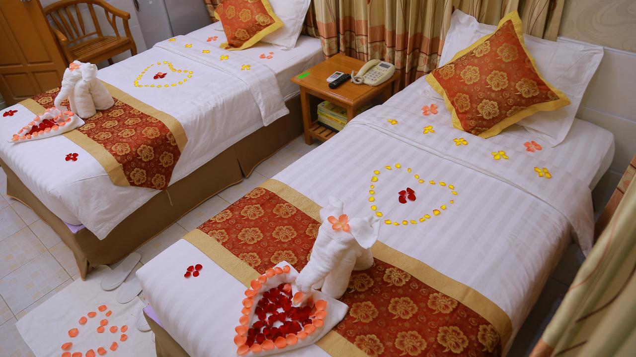 Hotel Shwe Pyi Tan Mandalay Exterior photo